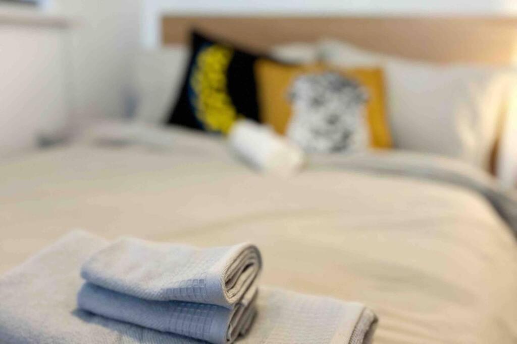 Flat Next To Central Line Underground Station Apartment