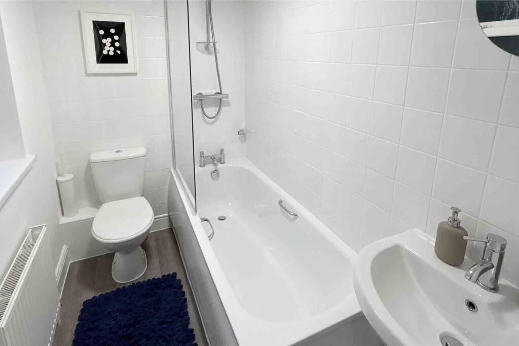 Flat Next To Central Line Underground Station London