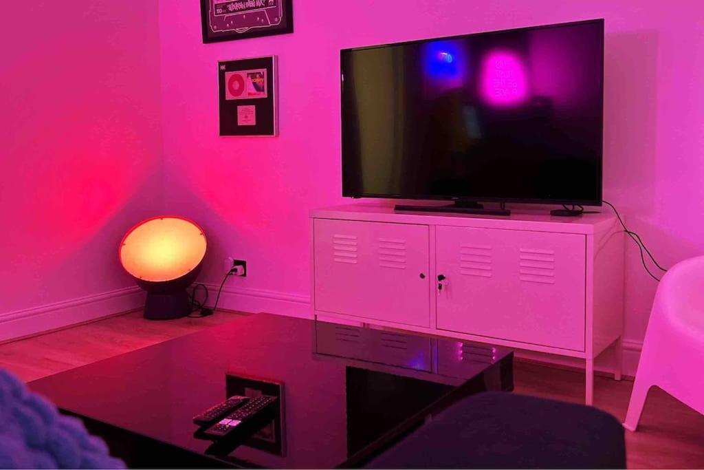 Apartment Flat Next To Central Line Underground Station London