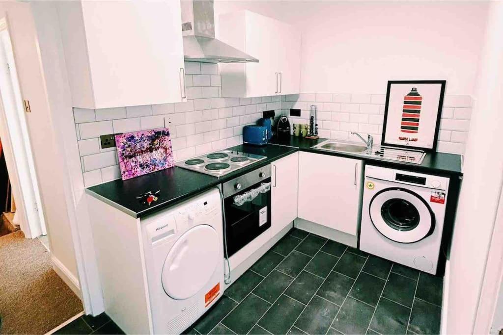 Flat Next To Central Line Underground Station Apartment