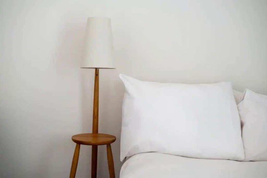 Luxury Modern Flat Near Excel, 02 & Canary Wharf Apartment *
