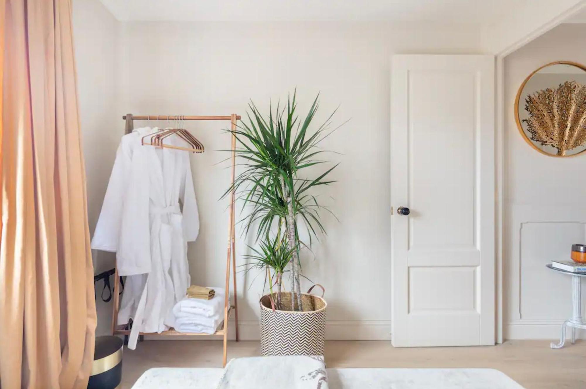 Holiday home Spring Cosy 2-bed With Free Parking London