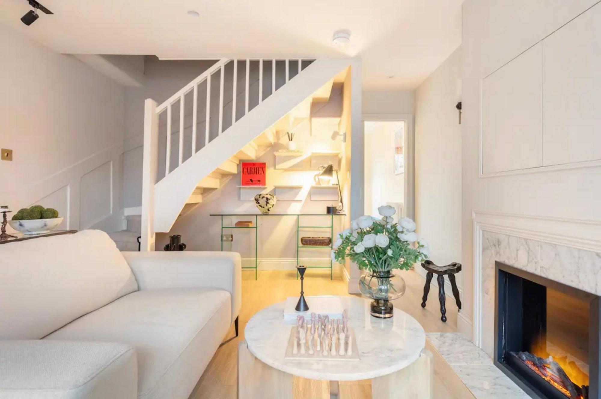 Holiday home Spring Cosy 2-bed With Free Parking London