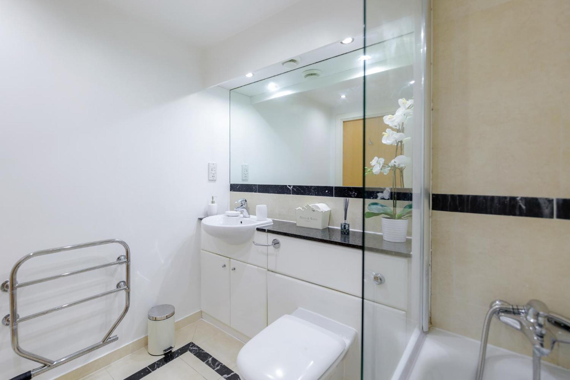 Apartment 2&3 Bedrooms Near Excel - Modern Spacious For Larger Groups *