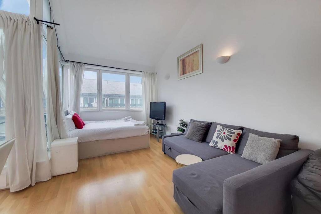 2&3 Bedrooms Near Excel - Modern Spacious For Larger Groups London