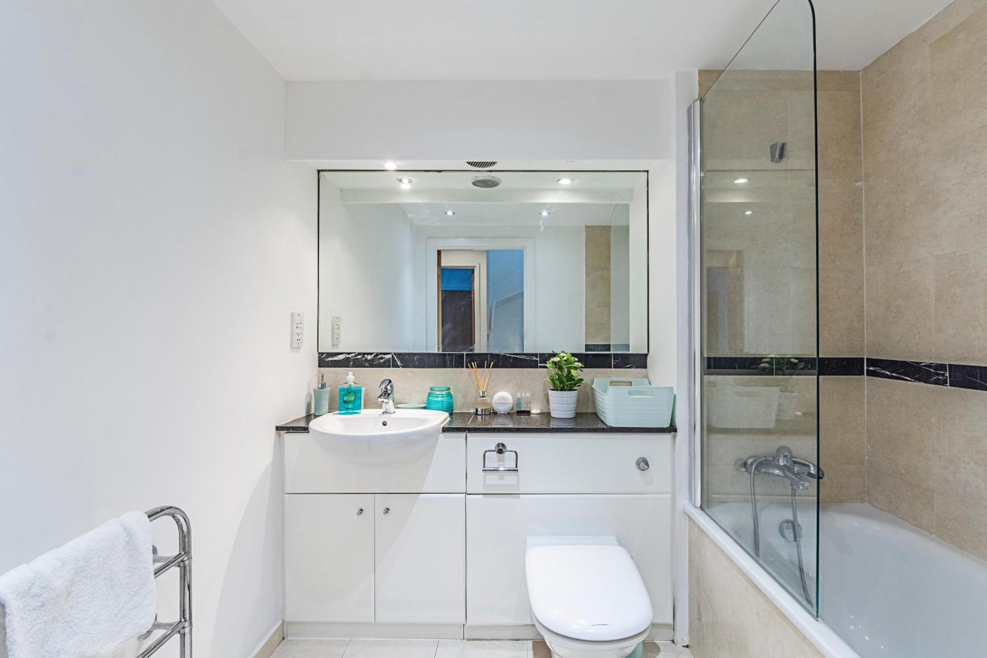 2&3 Bedrooms Near Excel - Modern Spacious For Larger Groups * London
