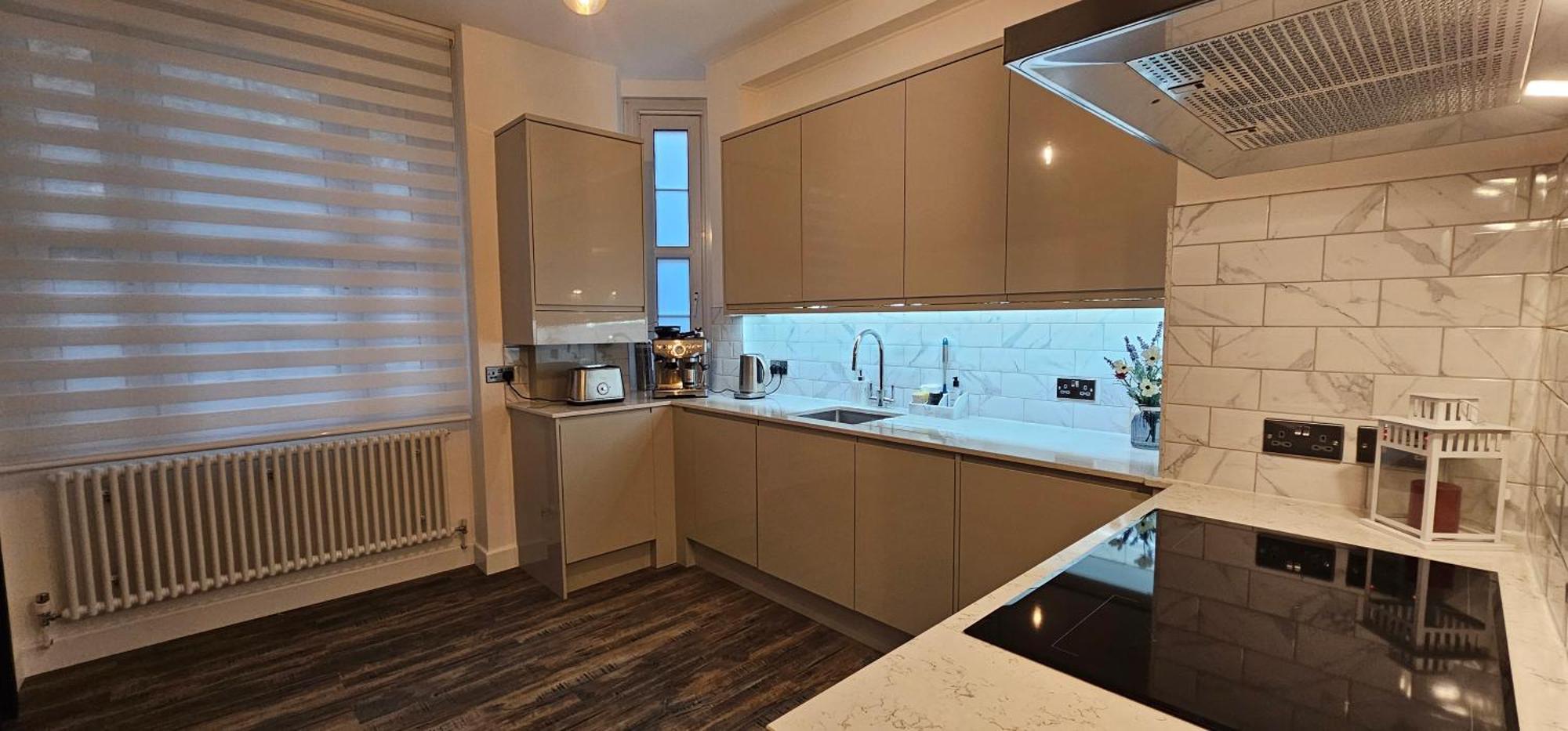 Tower Bridge Spacious King Bedroom With Extra Large Windows * London