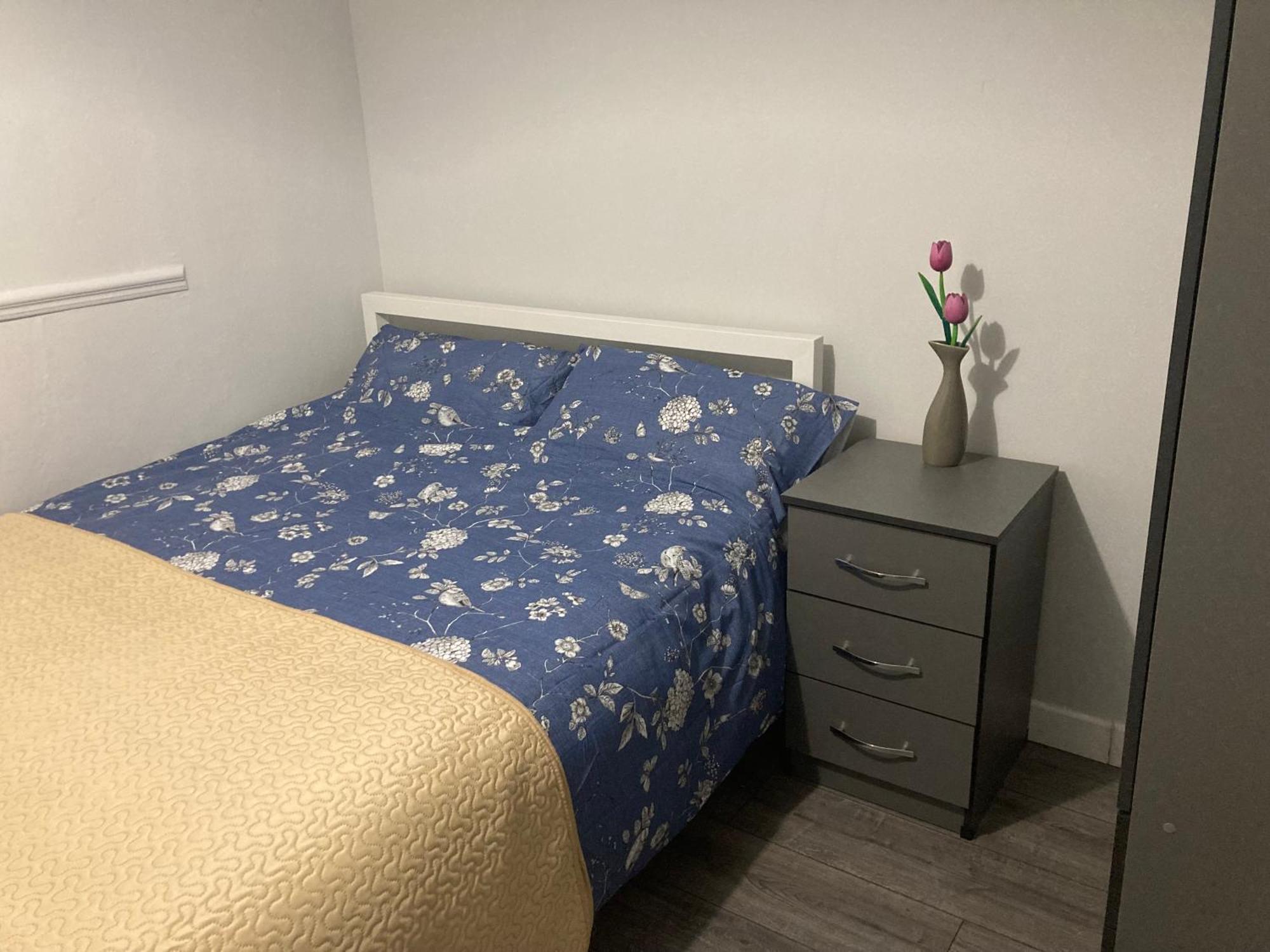 Kingdom - 12 Hamilton Homestay London