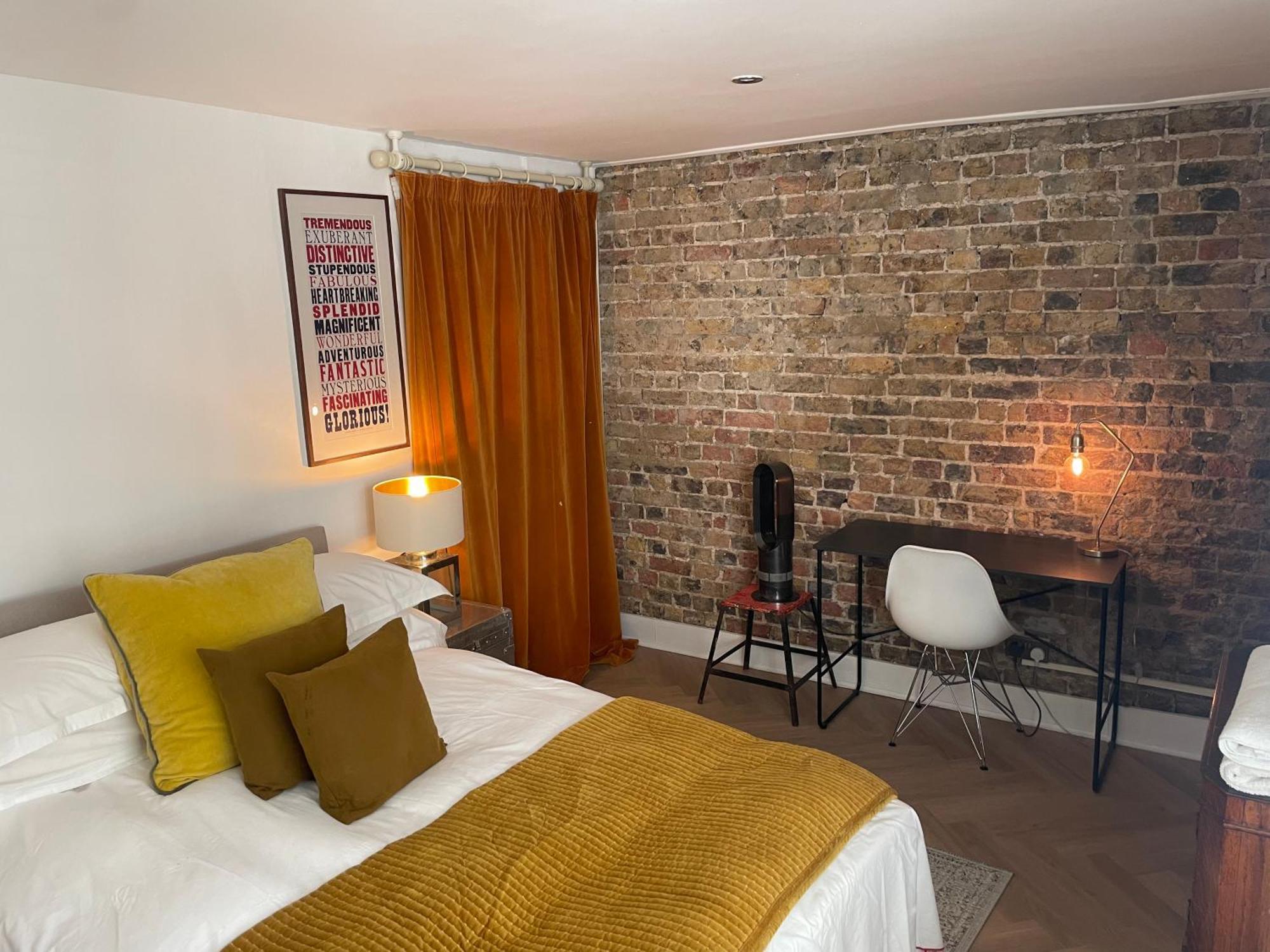 Holiday home Beautiful Victorian House, Sleeps 12