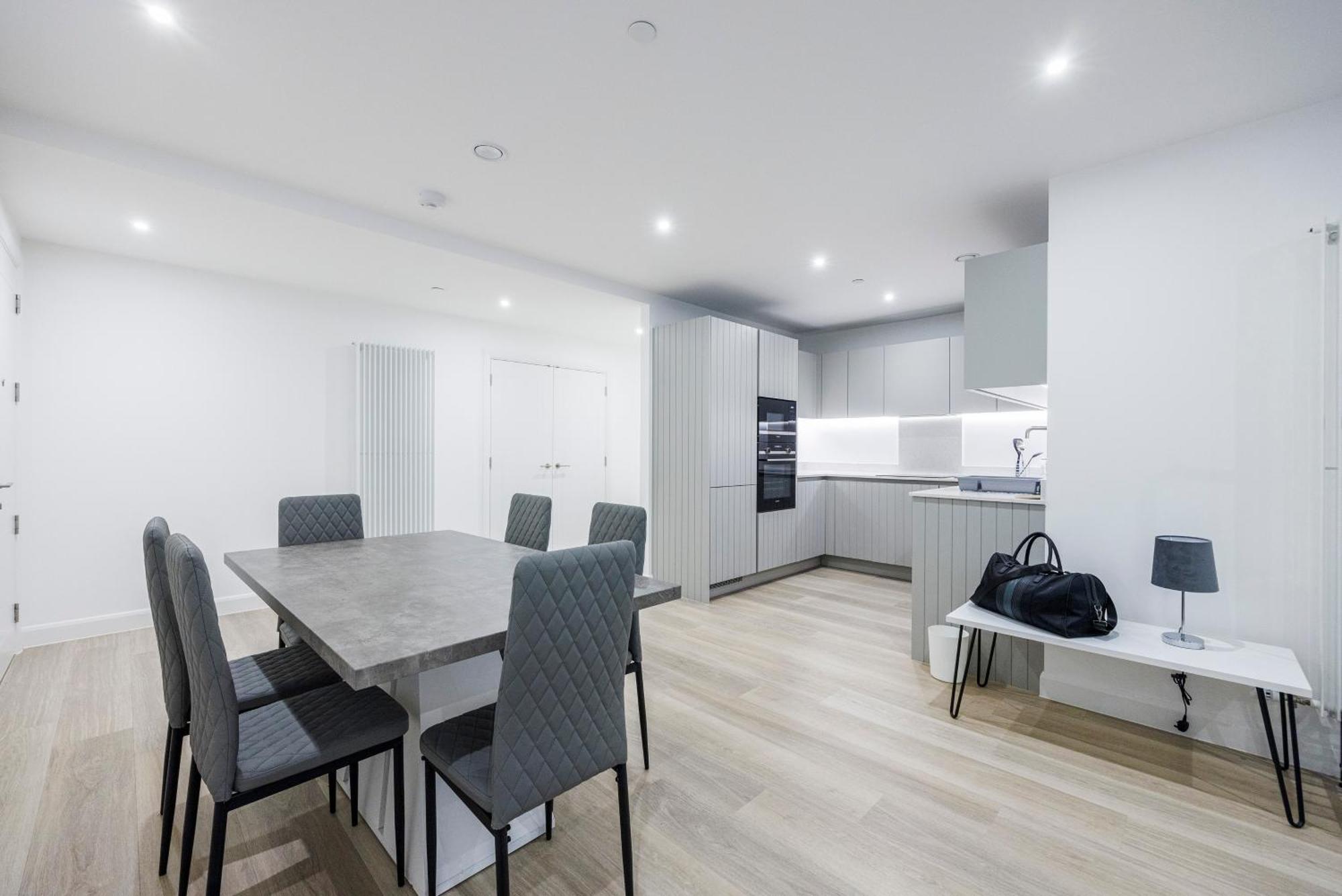 2&3 Bedrooms Near Excel - Modern Spacious For Larger Groups * London