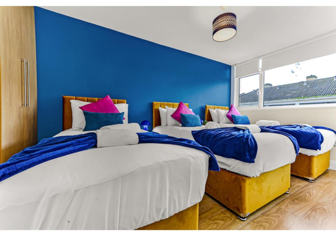 Apartment Stunning Family - Sleeps 11 London