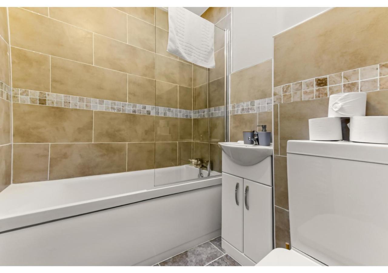 Apartment Stunning Family - Sleeps 11 London