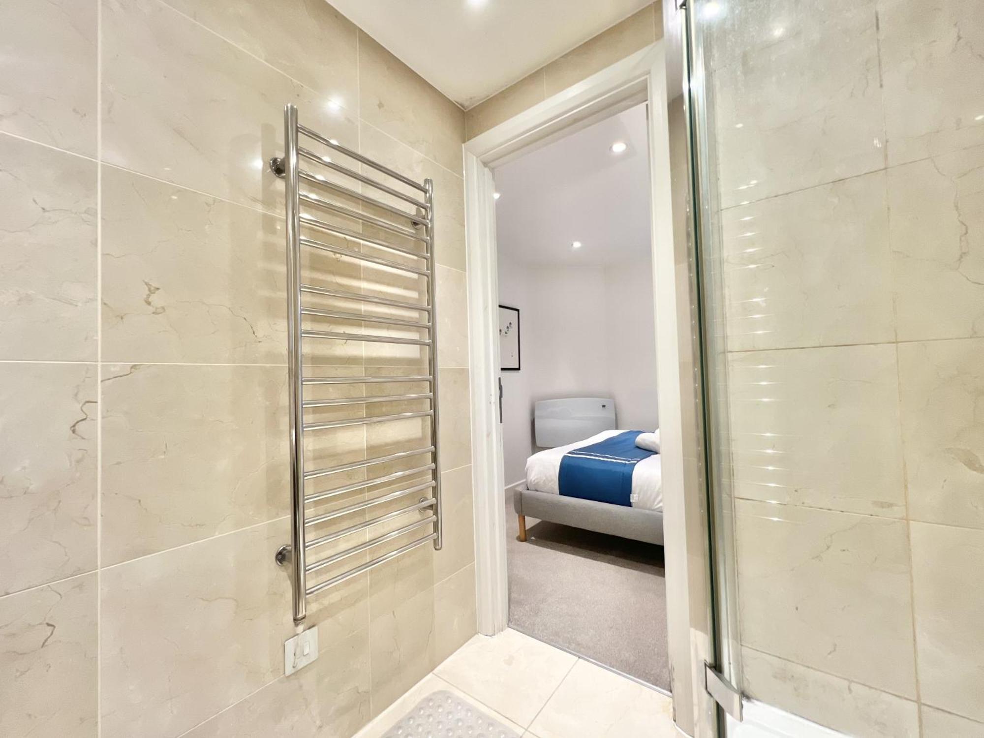 Apartment Vip Serviced Excellent Location Great Price