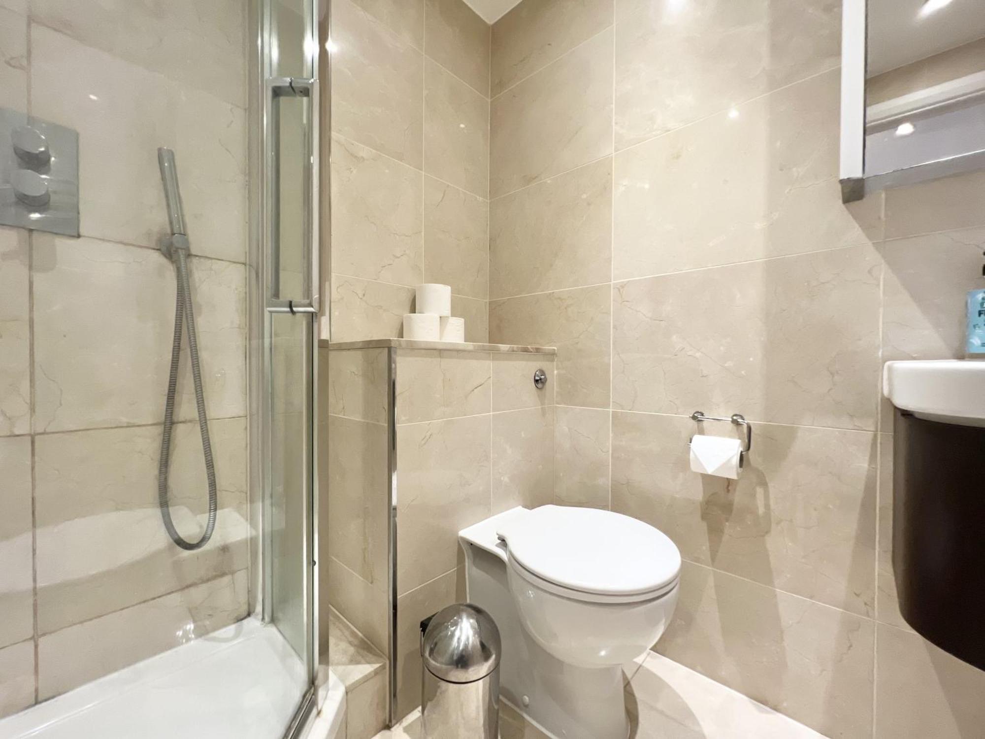 Apartment Vip Serviced Excellent Location Great Price