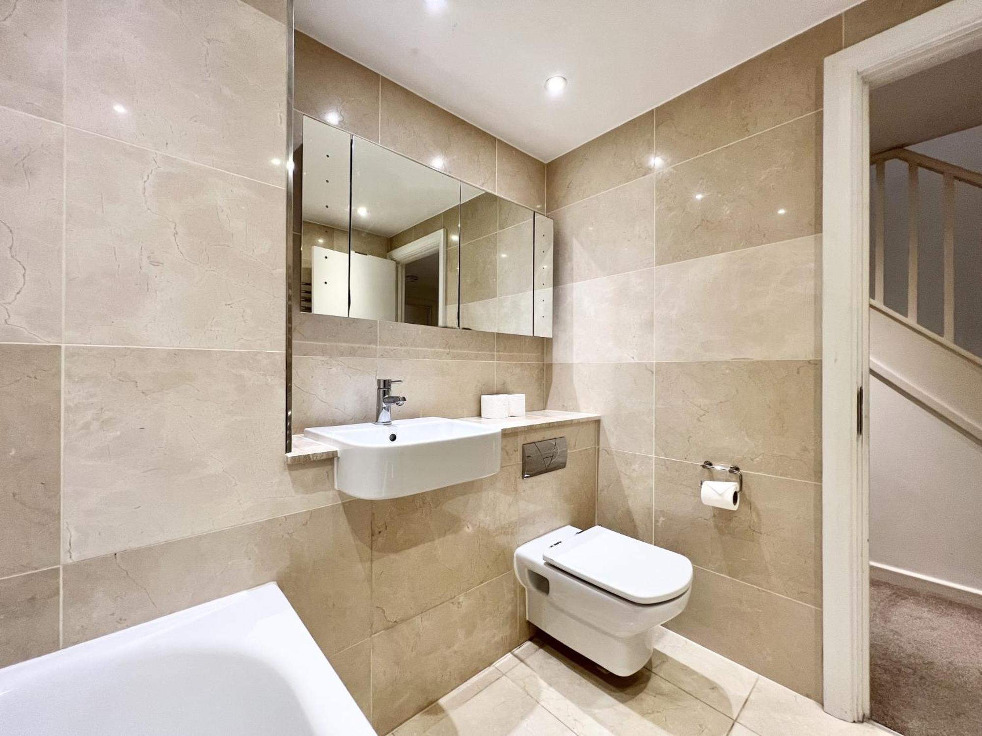 Apartment Vip Serviced Excellent Location Great Price *