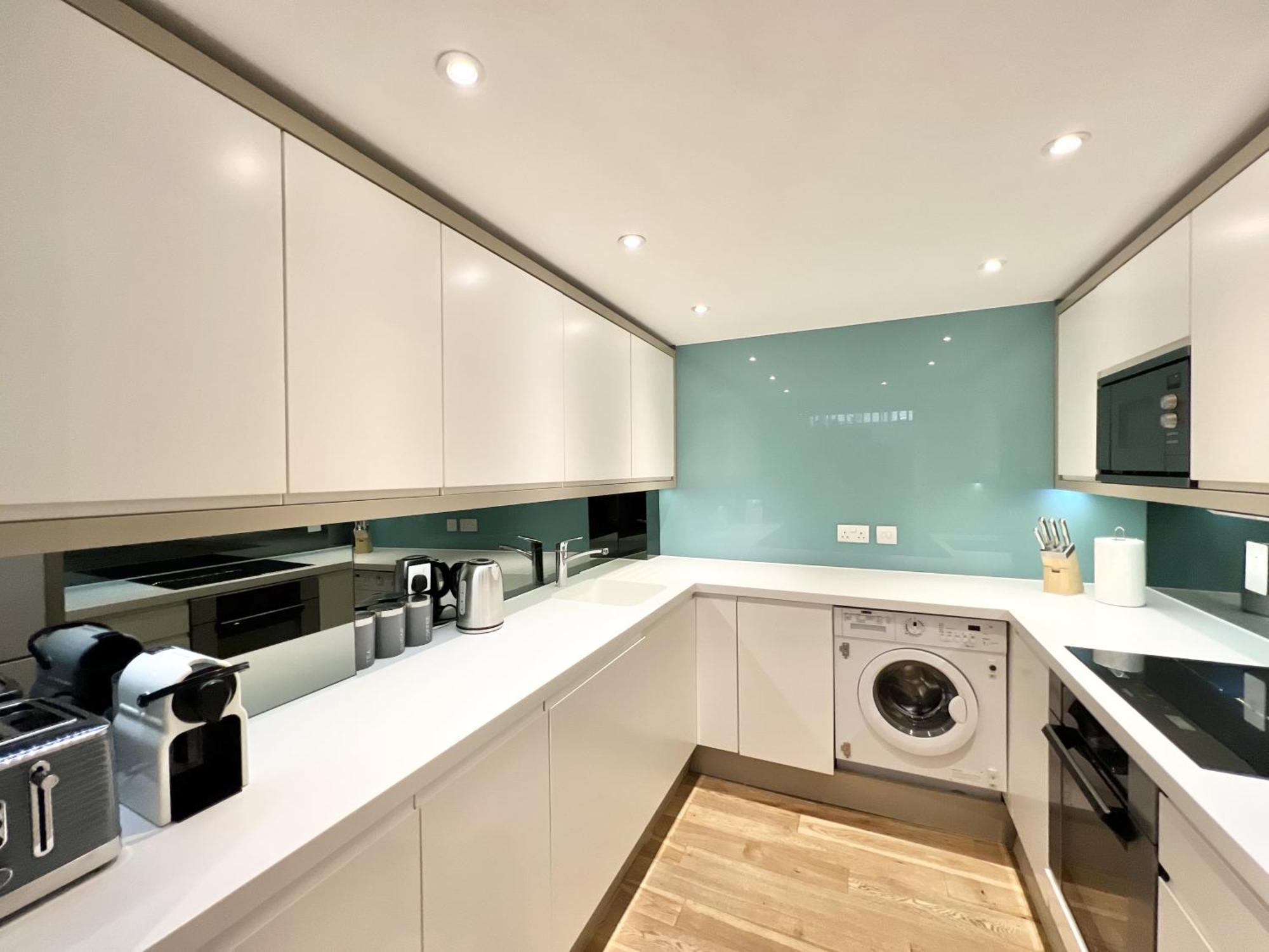 Apartment Vip Serviced Excellent Location Great Price *
