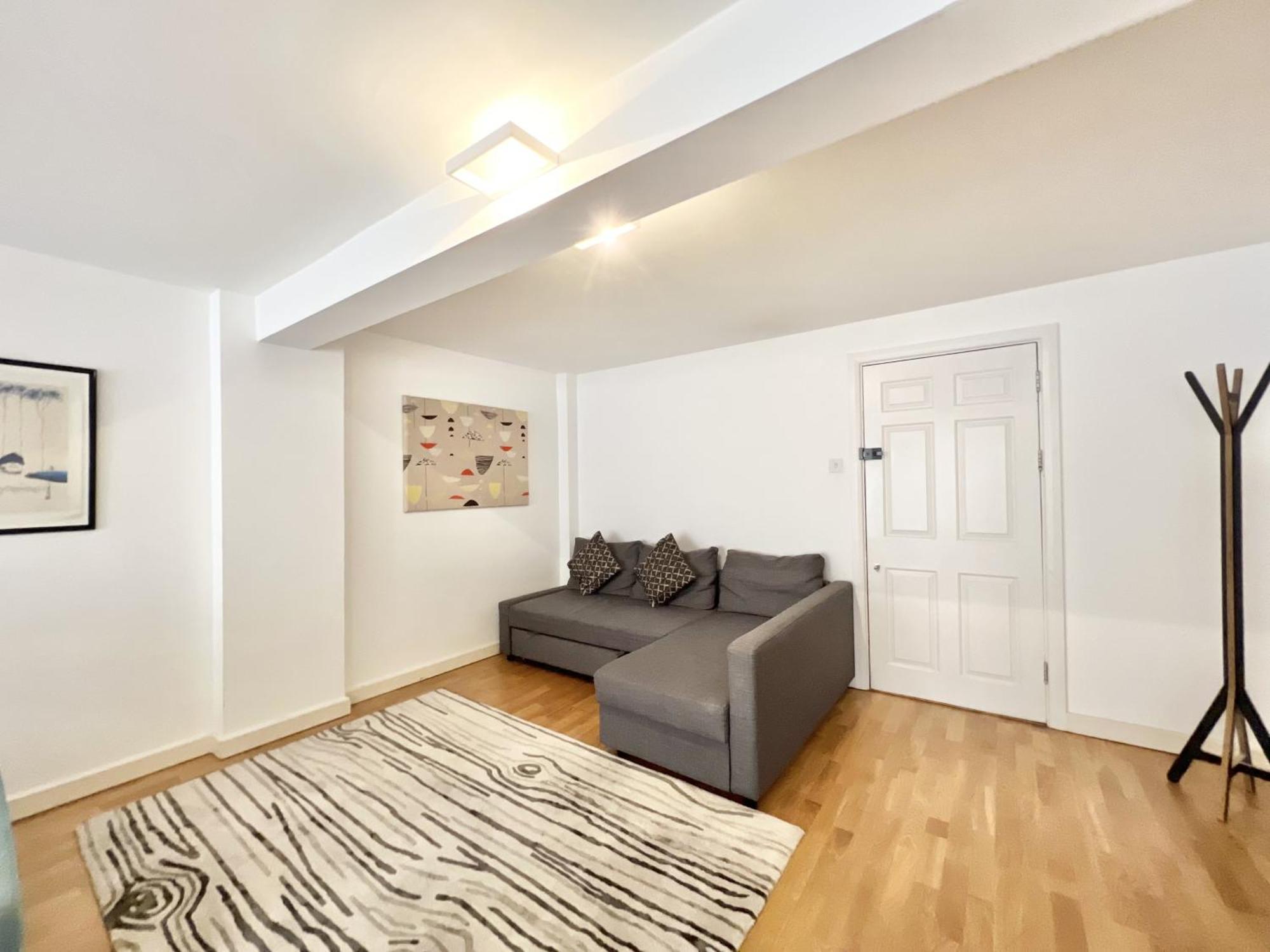 Apartment Vip Serviced Excellent Location Great Price *