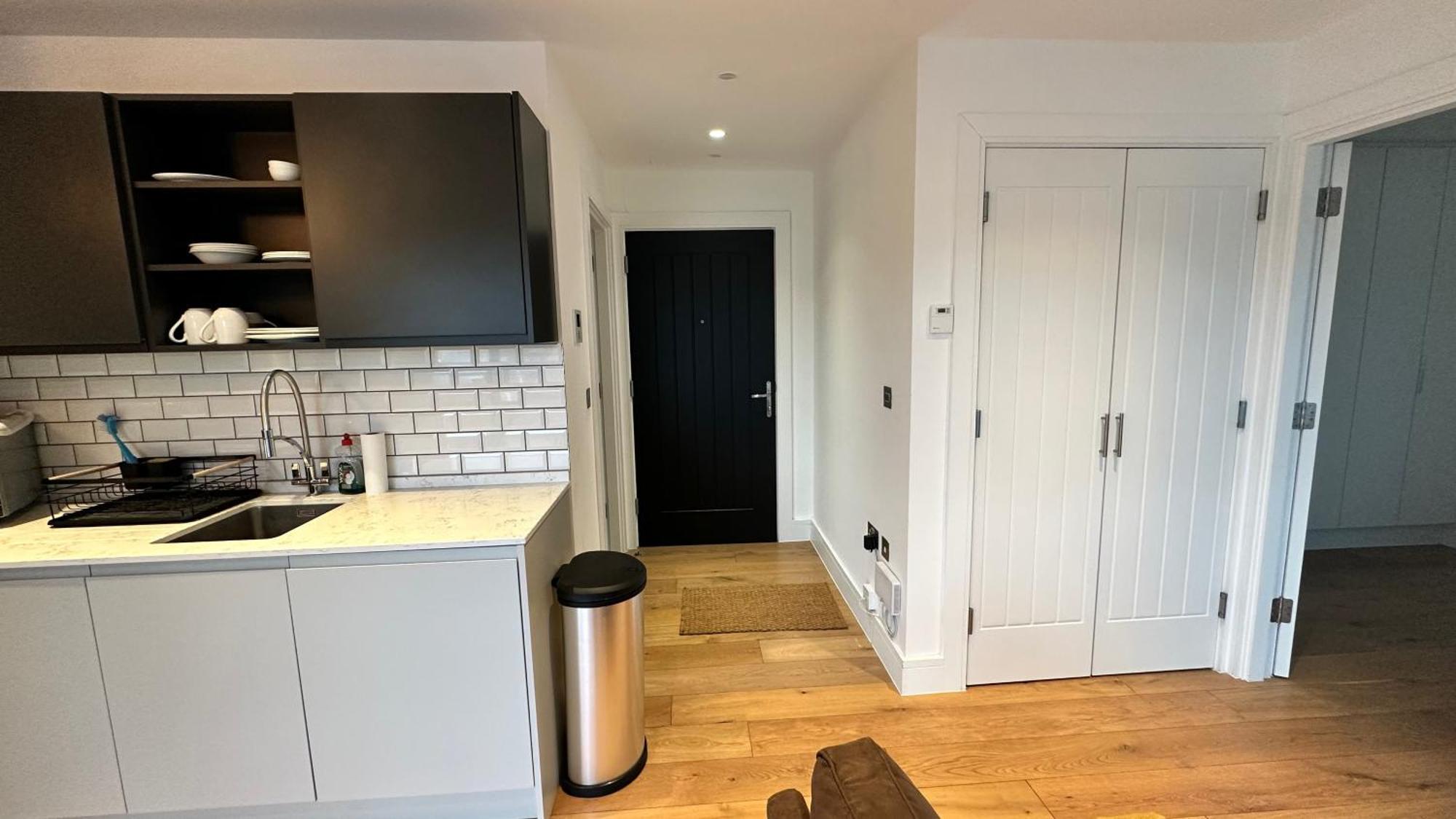 Modern & Stylish 1 Bedroom Flat Apartment *