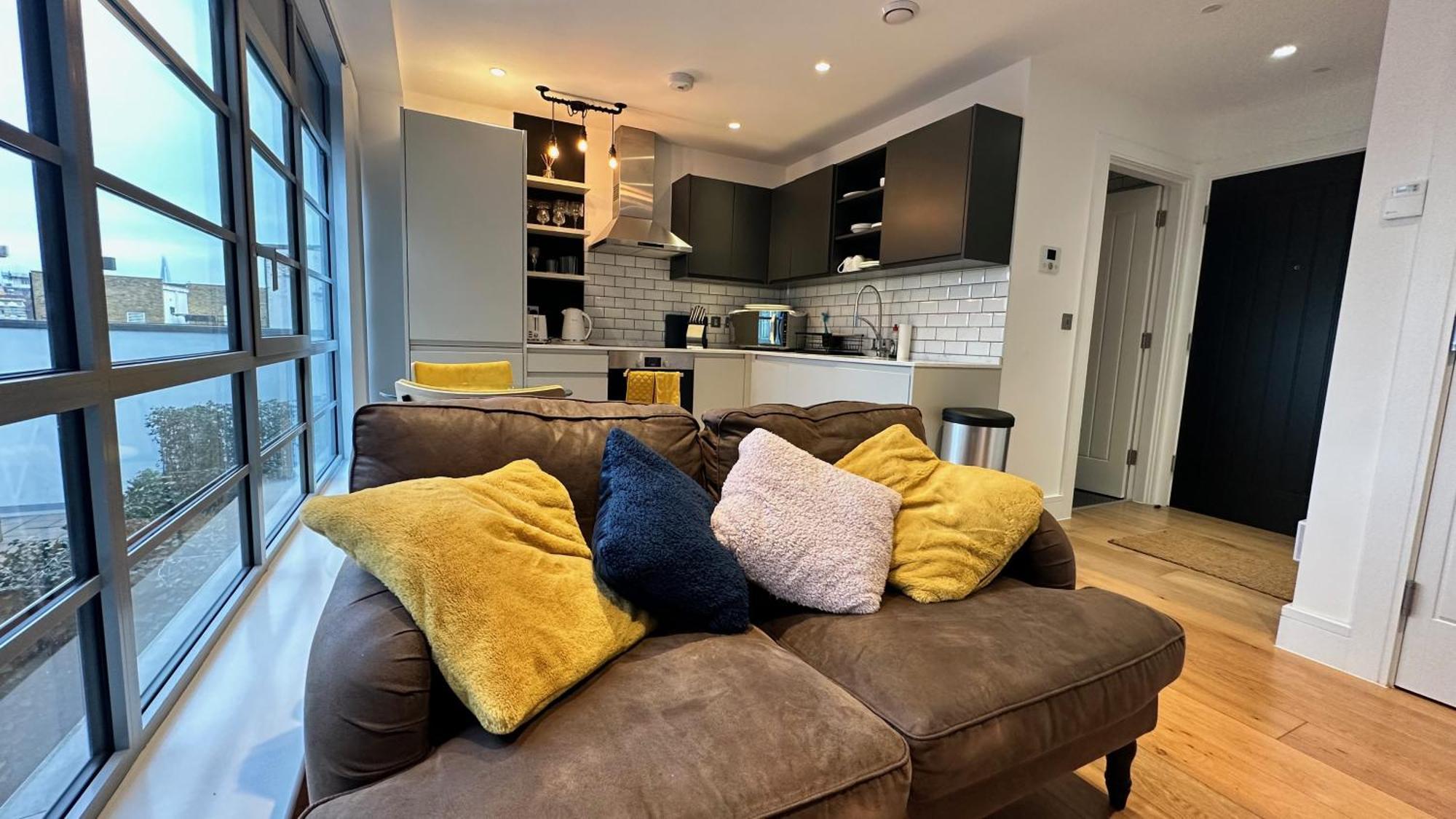 Modern & Stylish 1 Bedroom Flat Apartment