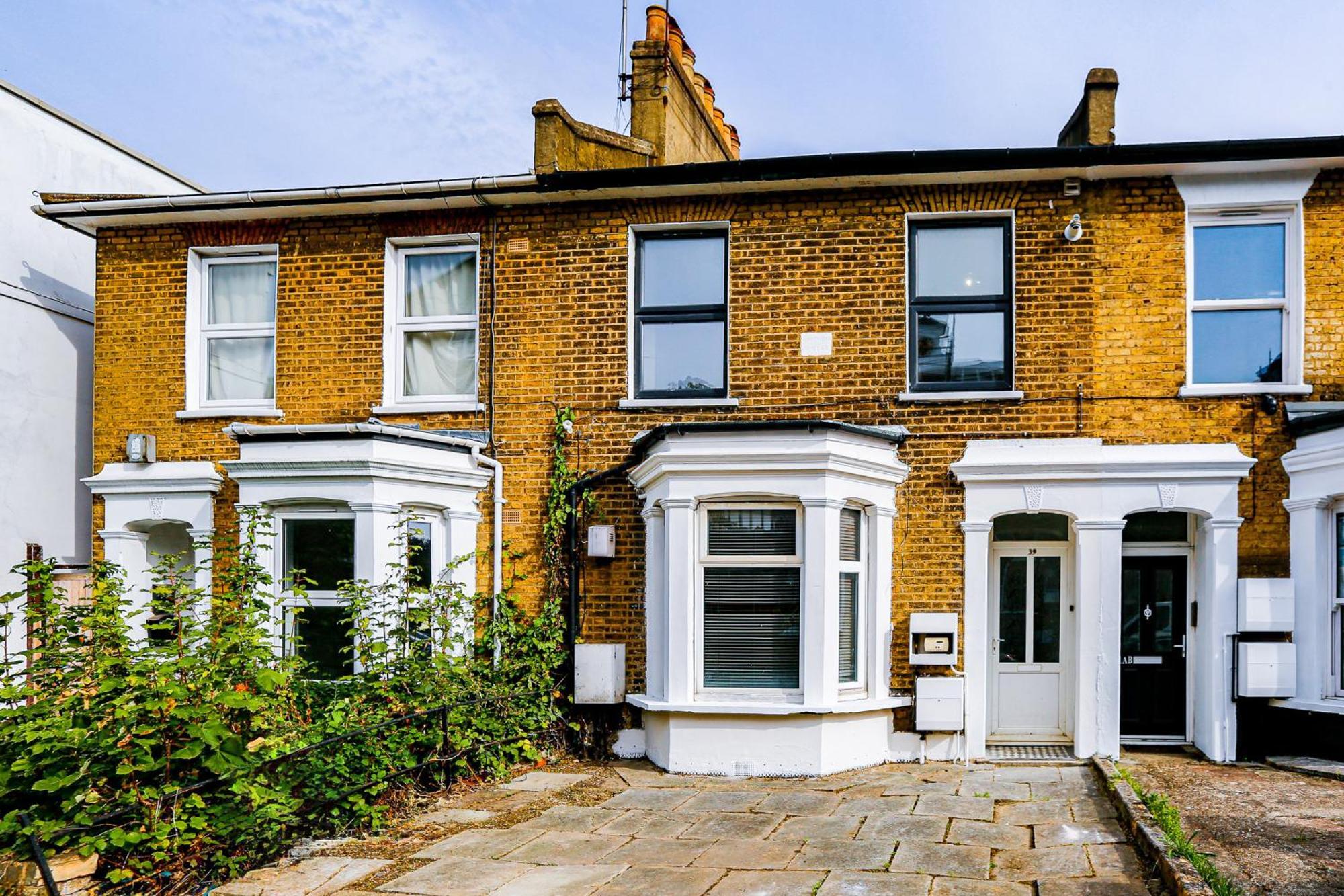 Peckham Plaza Apartment *