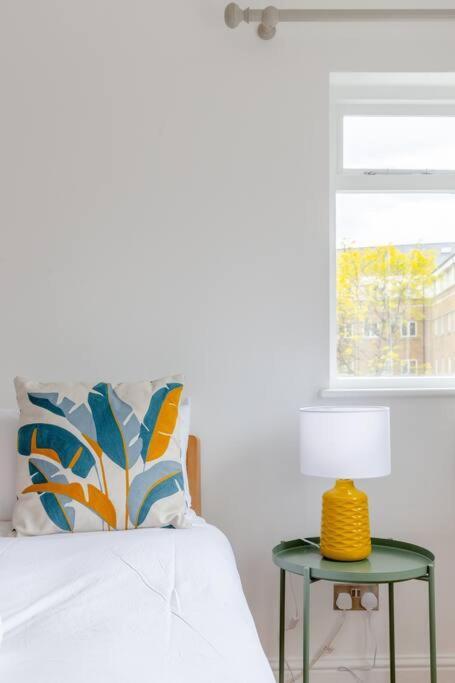 Modern 1bd Flat - 15 Min Walk To Bridge London