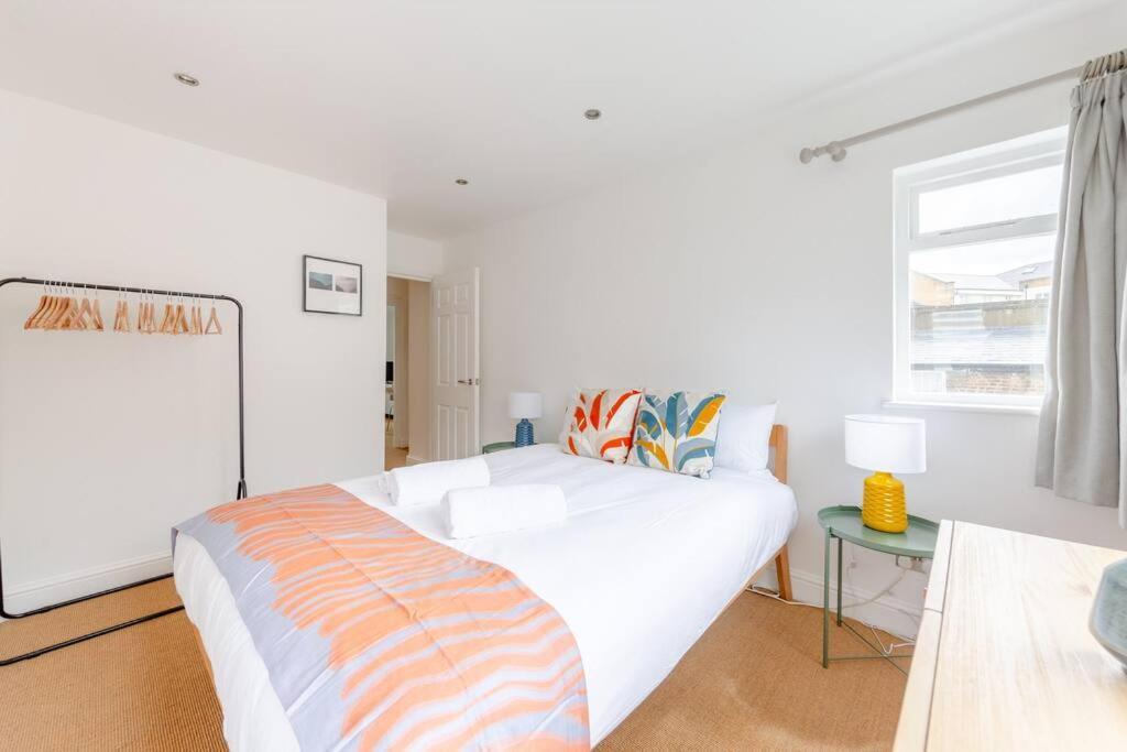 Modern 1bd Flat - 15 Min Walk To Bridge * London