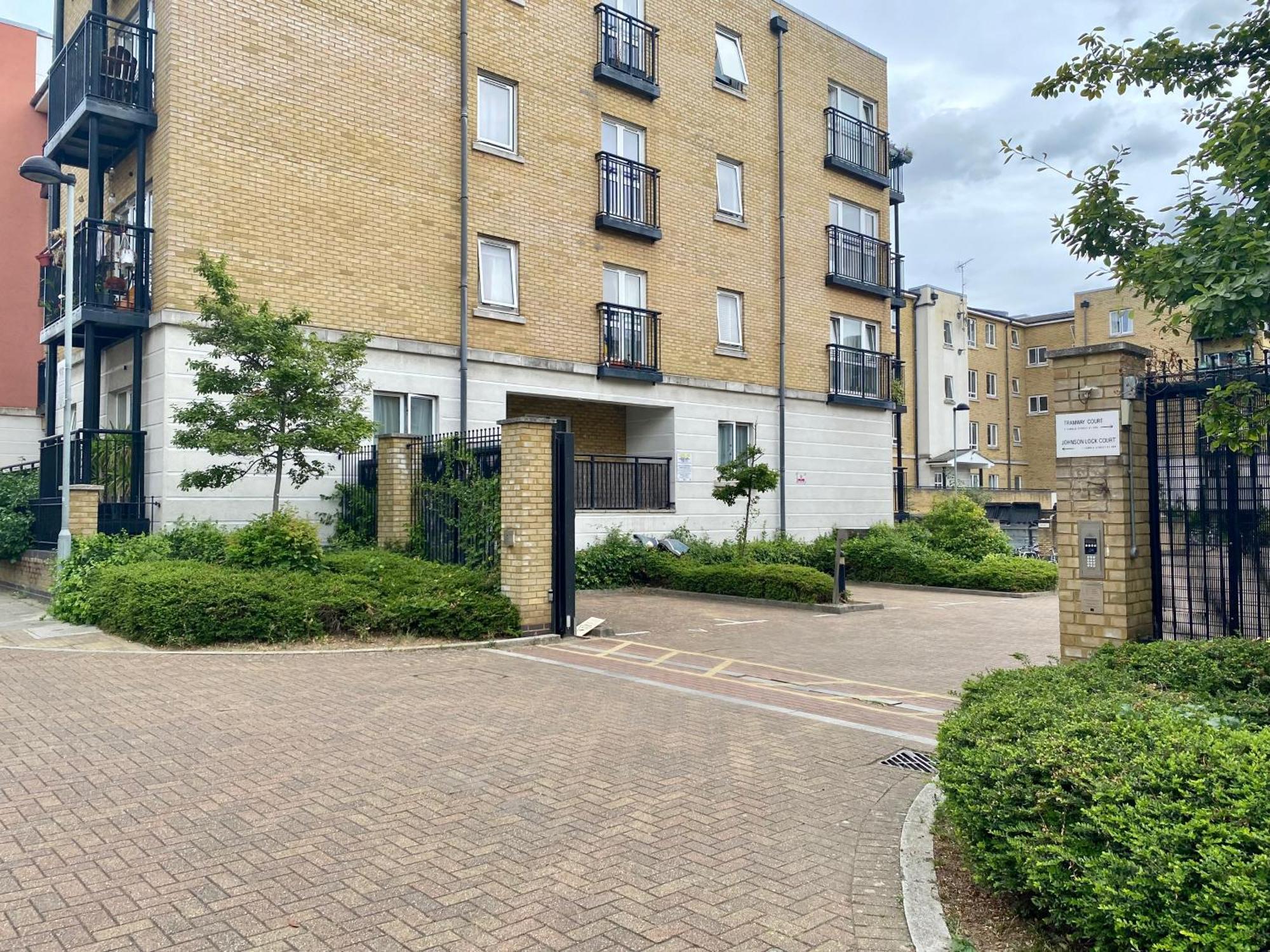 Orange Flat By Lower Regent Canal Apartment London