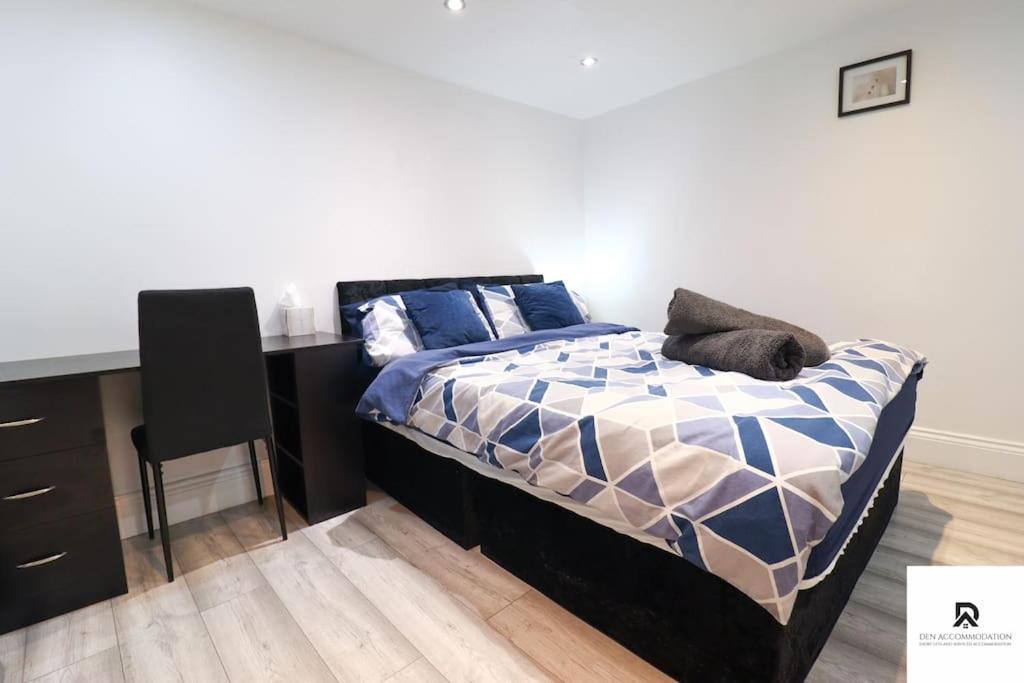 Den & Short Lets Greenwich - 3 Bed House * London