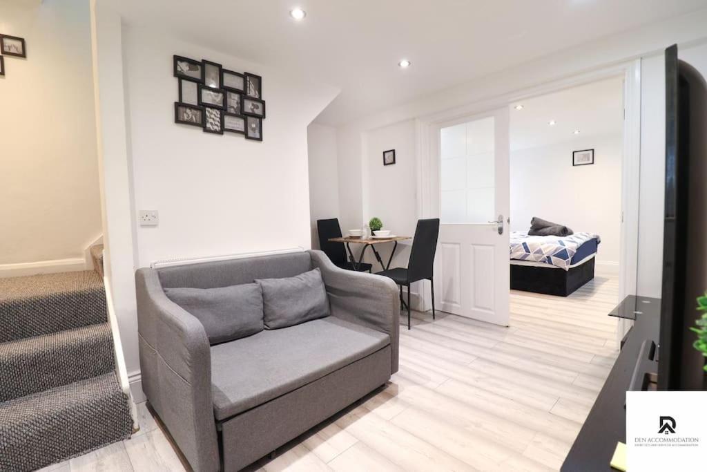 Den & Short Lets Greenwich - 3 Bed House *