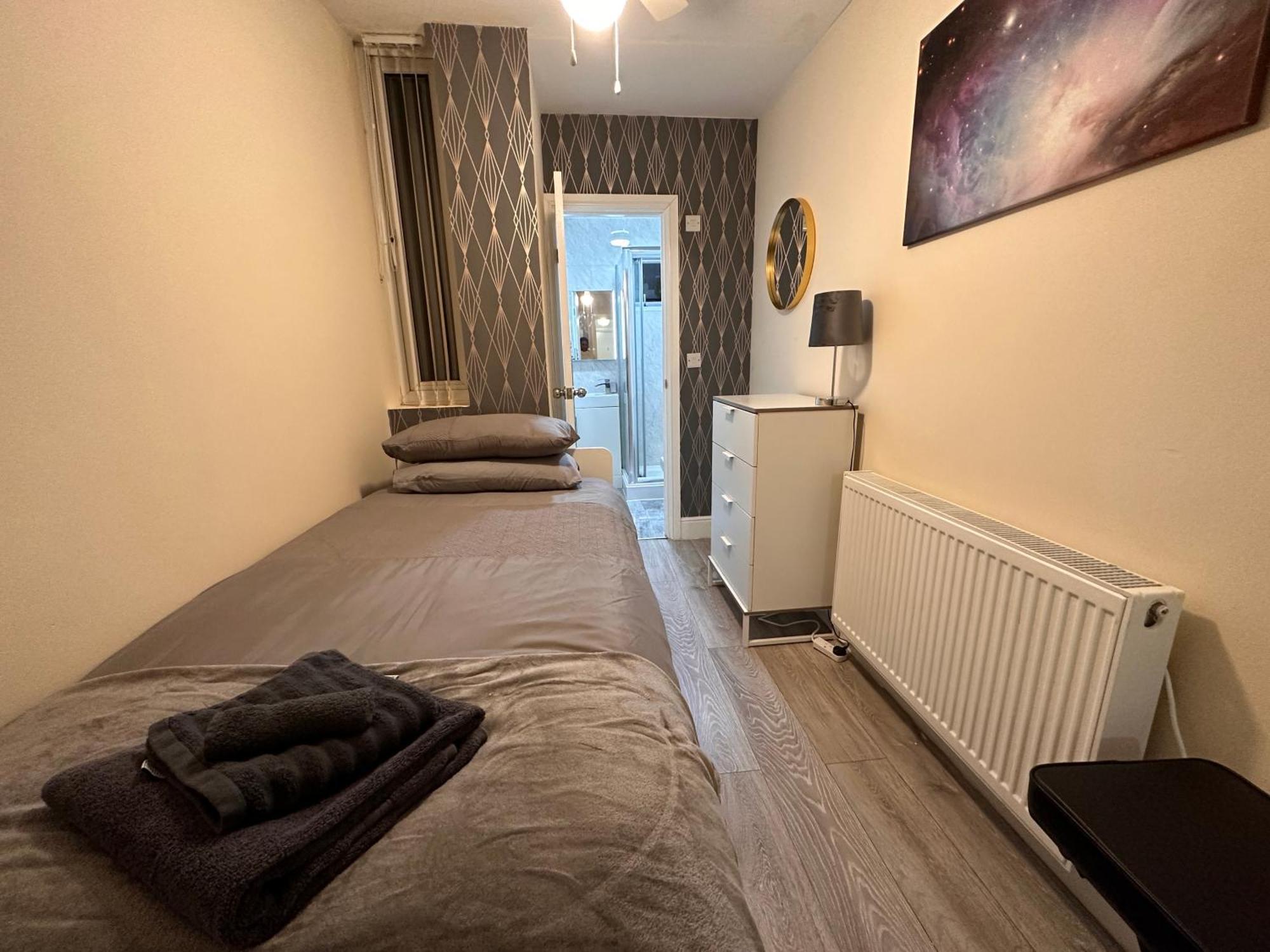 Holiday home 5 Bed 5 Bath / Brick Lane E1 *