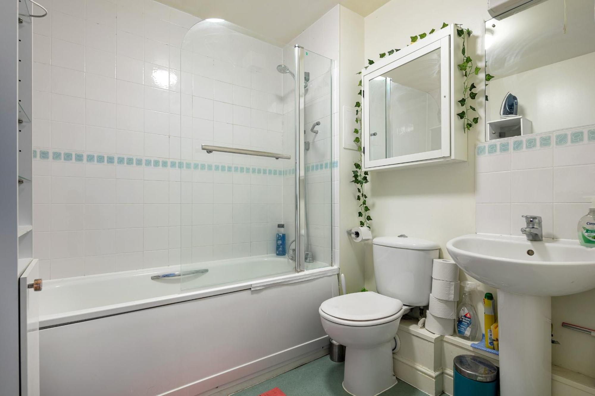 Orange Flat By Lower Regent Canal Apartment