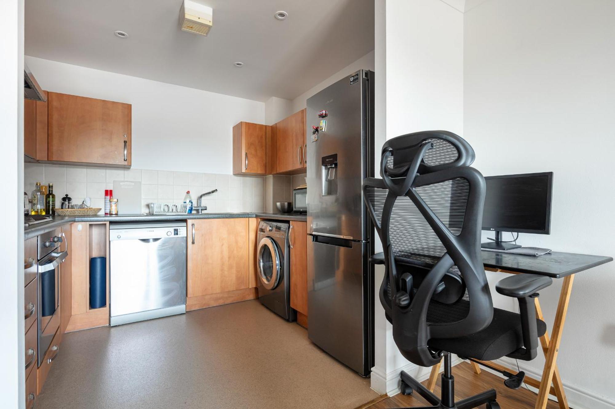 Orange Flat By Lower Regent Canal * London