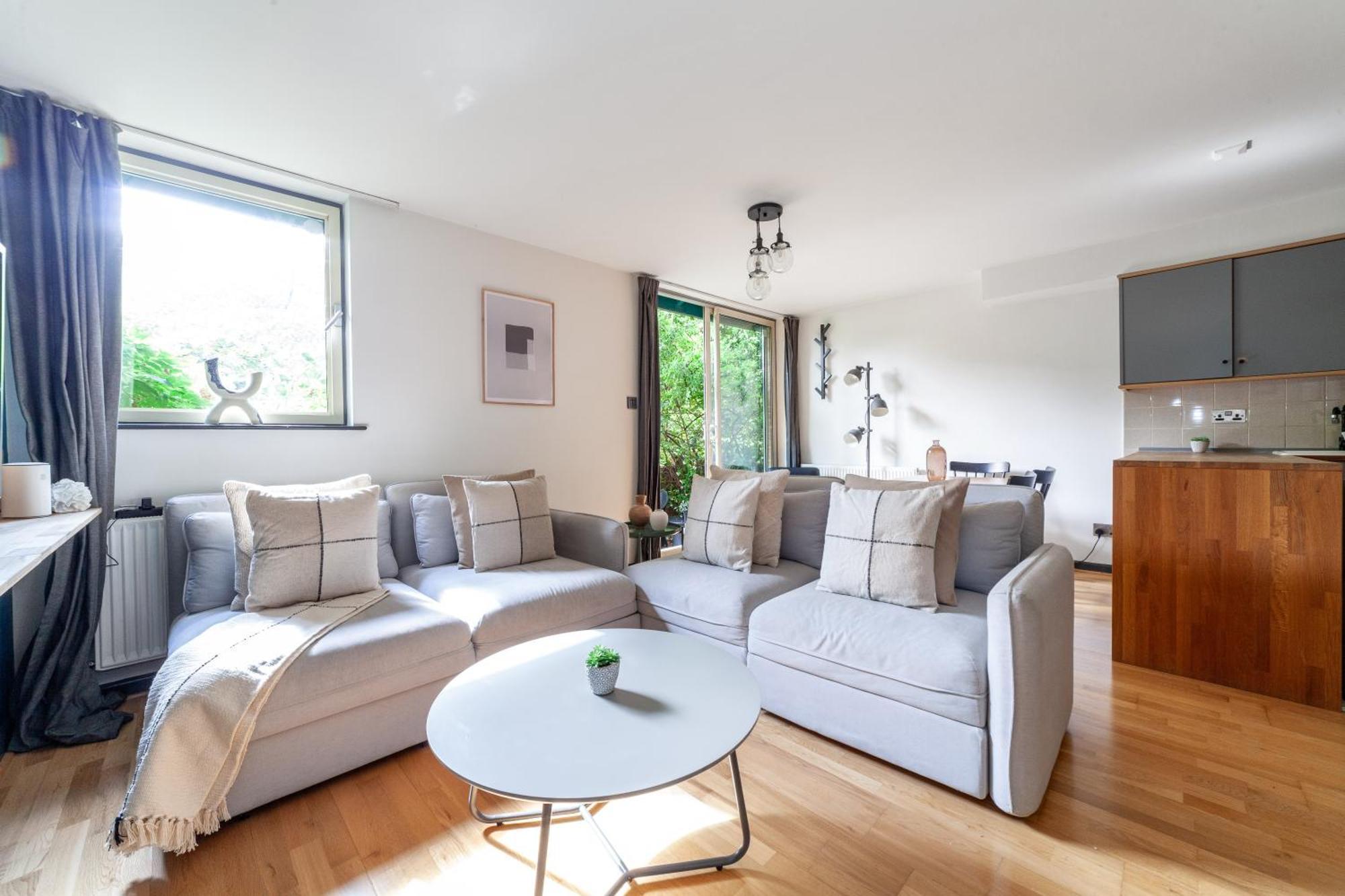 The Wapping Apartment *