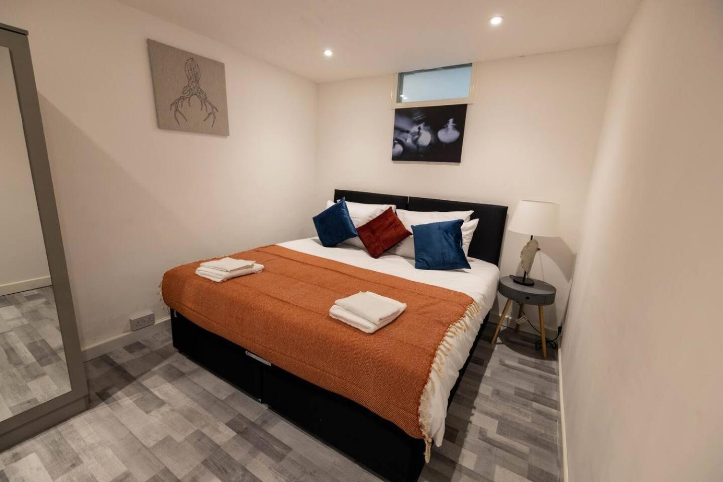 Apartment 3 Bedroomflat-free Parking-wifi-parking-8people