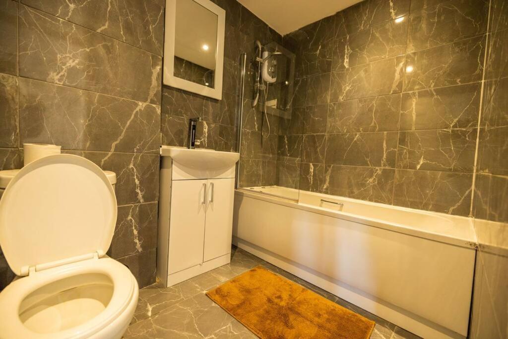 2 Bedrooms -parking-very Spacious-wifi Londres