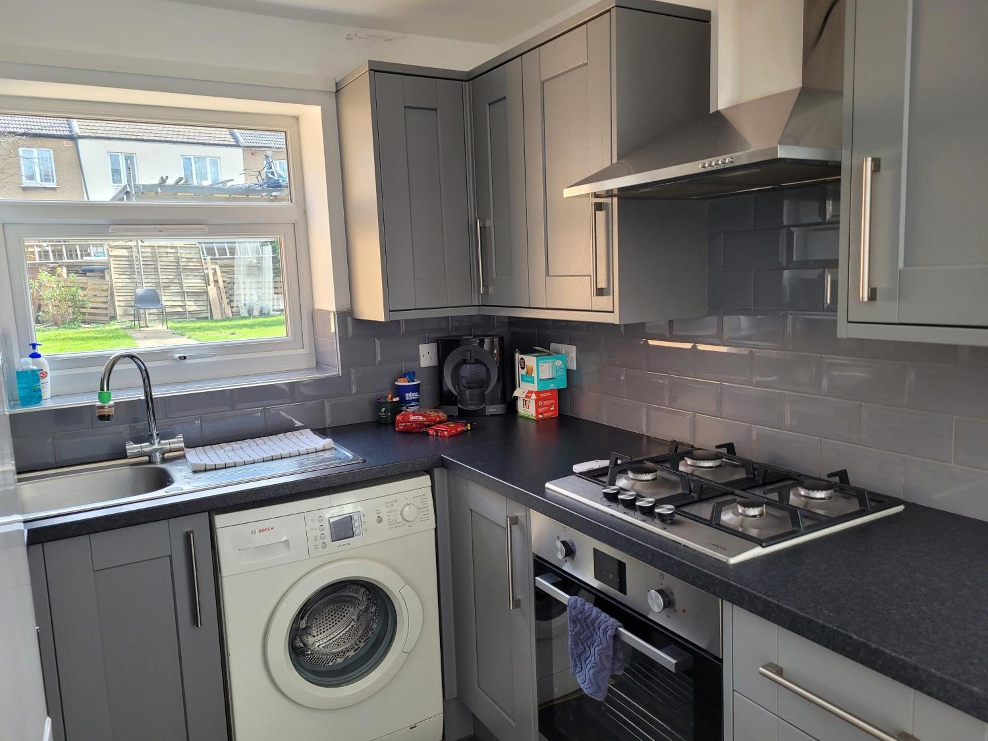 Lovely 2-bed Fully Refurbished House In Holiday home *
