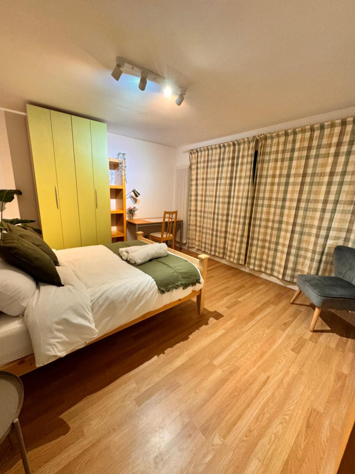 Luxury 2 Bhk In Canary Wharf Apartment *