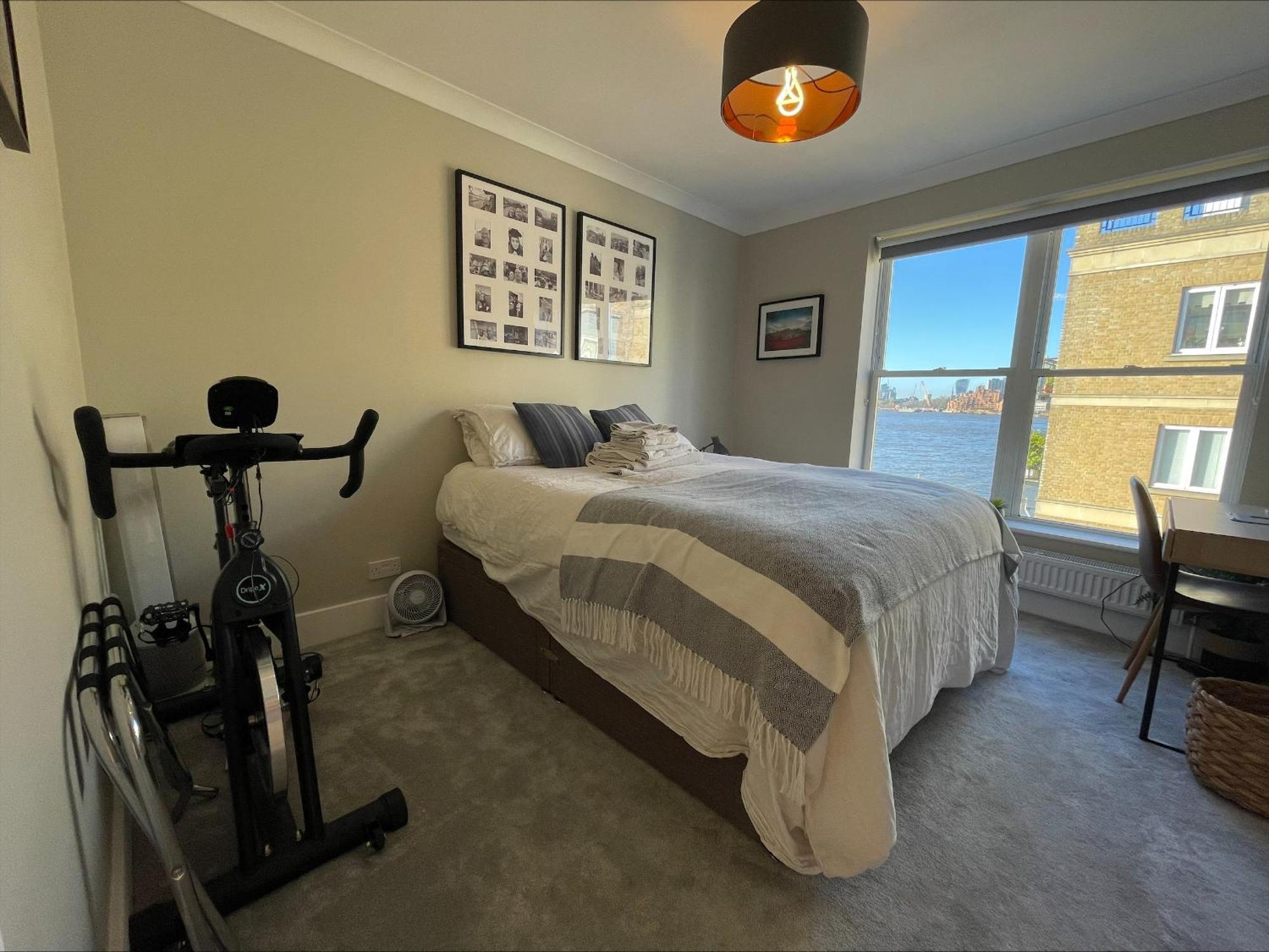 Superb Central London Riverside Flat With Balcony In Limehouse * Londres