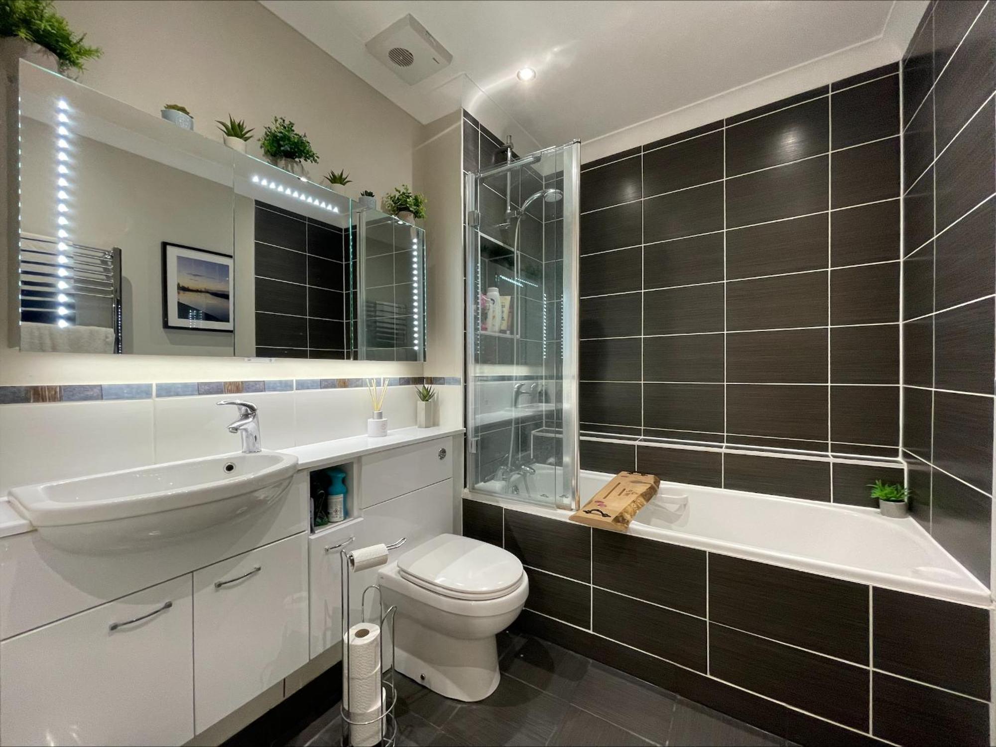 Superb Central London Riverside Flat With Balcony In Limehouse * Londres