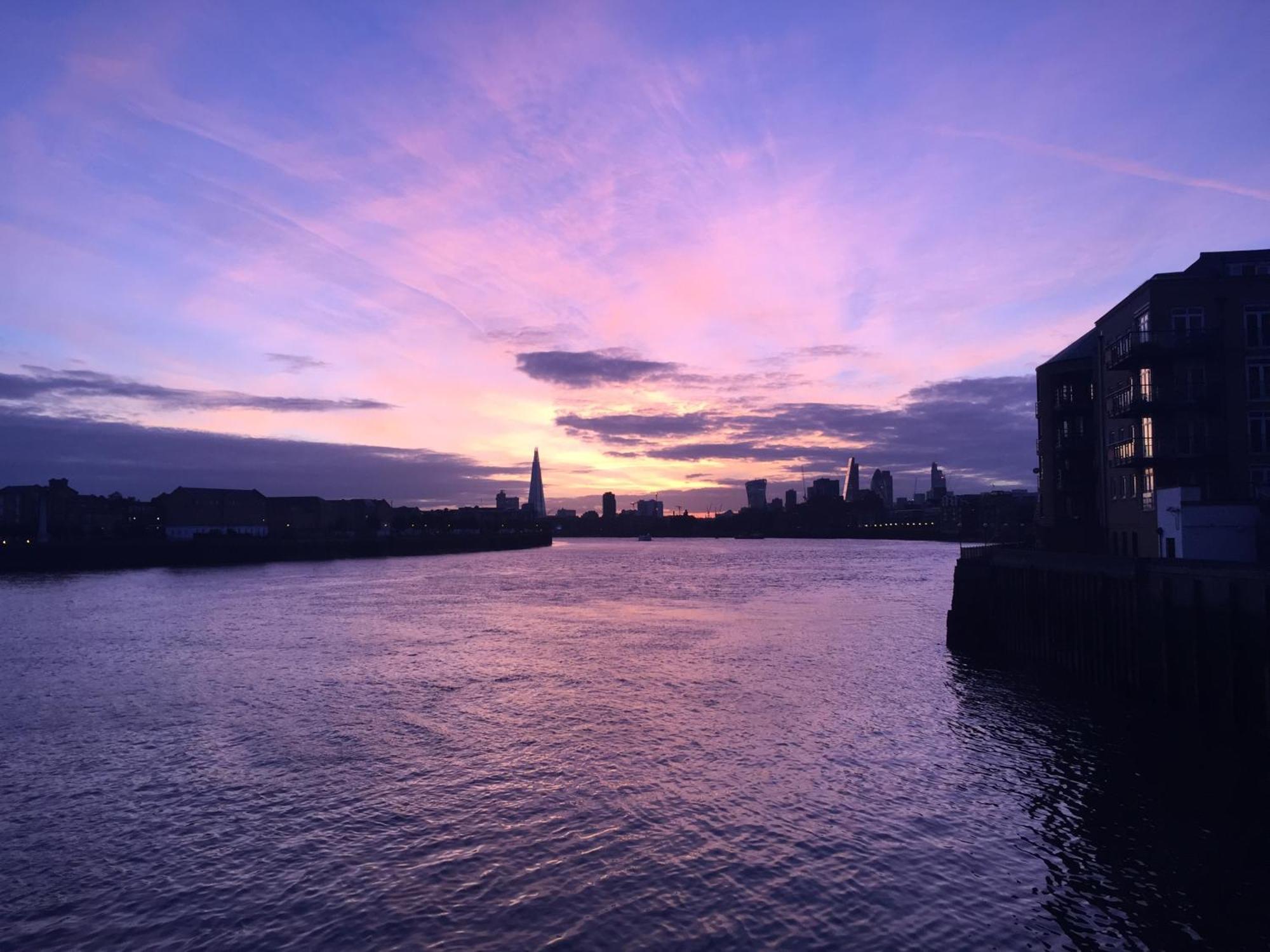 Superb Central London Riverside Flat With Balcony In Limehouse Londres