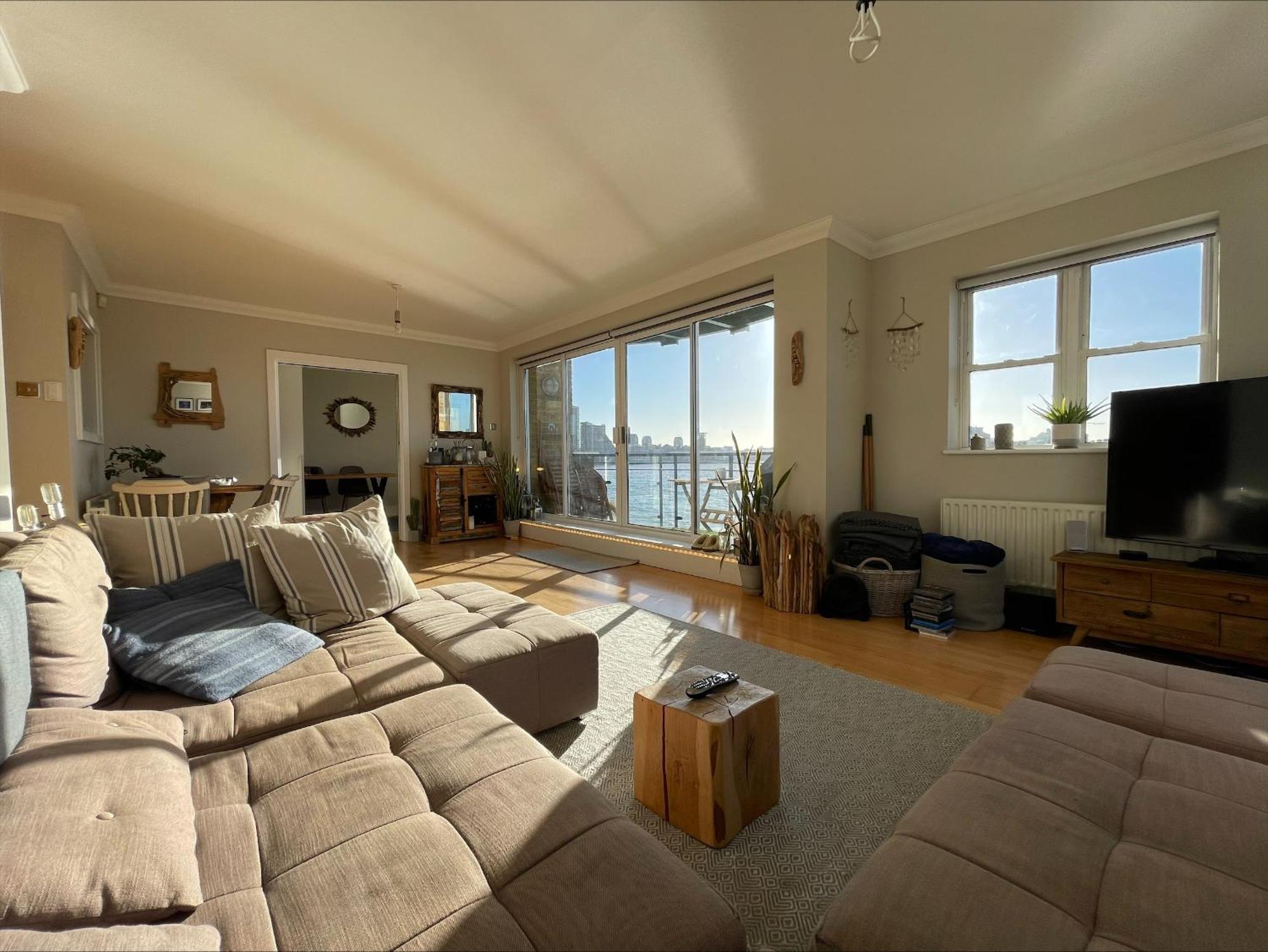 Superb Central London Riverside Flat With Balcony In Limehouse * Londres