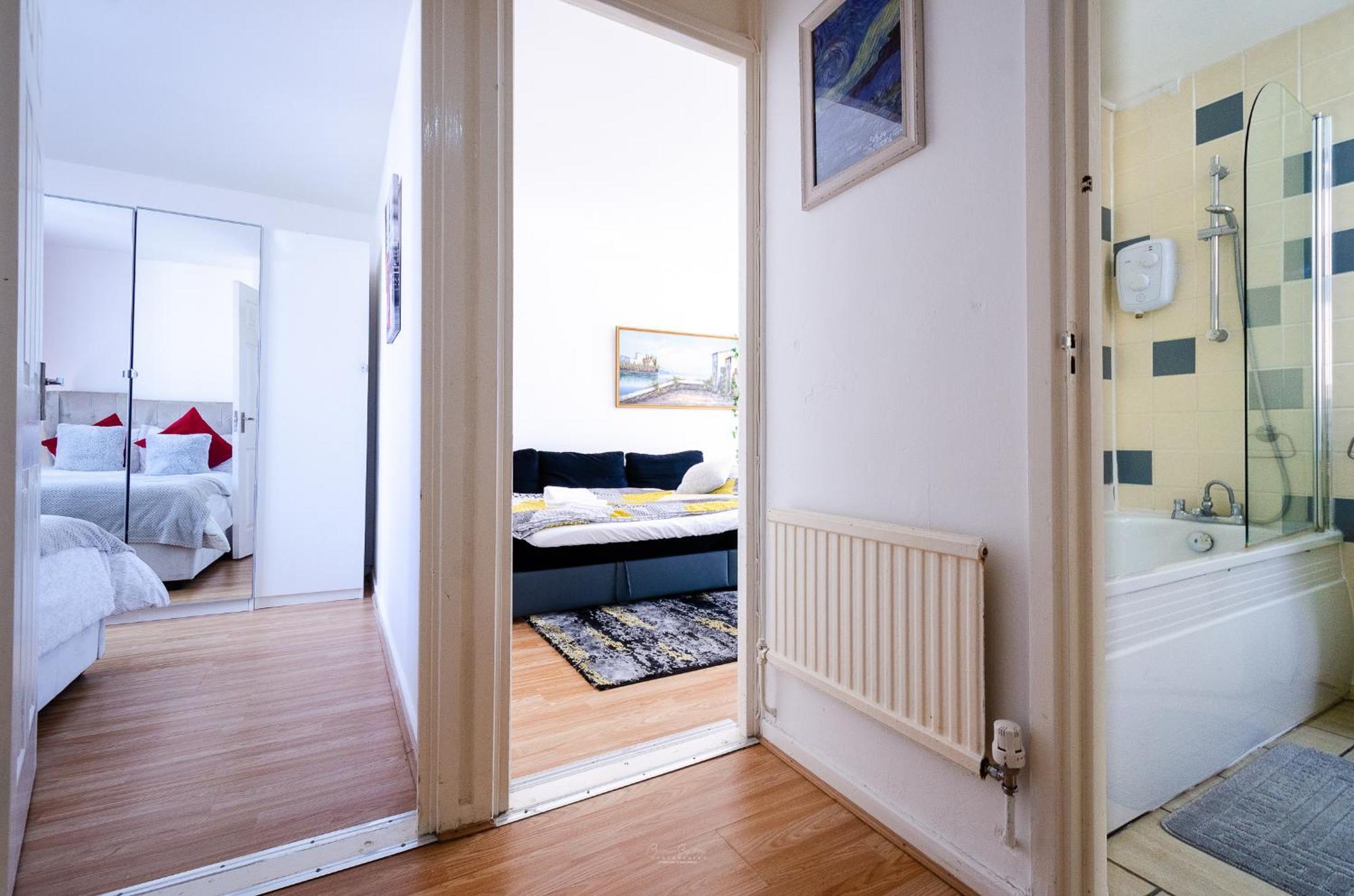 Serviced - Exel & O2 & Canning Town - Away From Apartment *