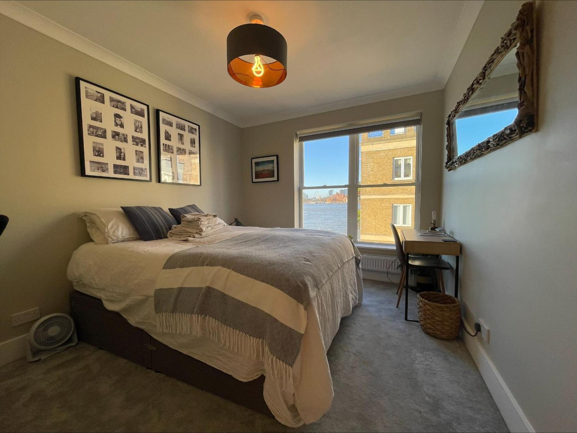 Superb Central London Riverside Flat With Balcony In Limehouse * Londres