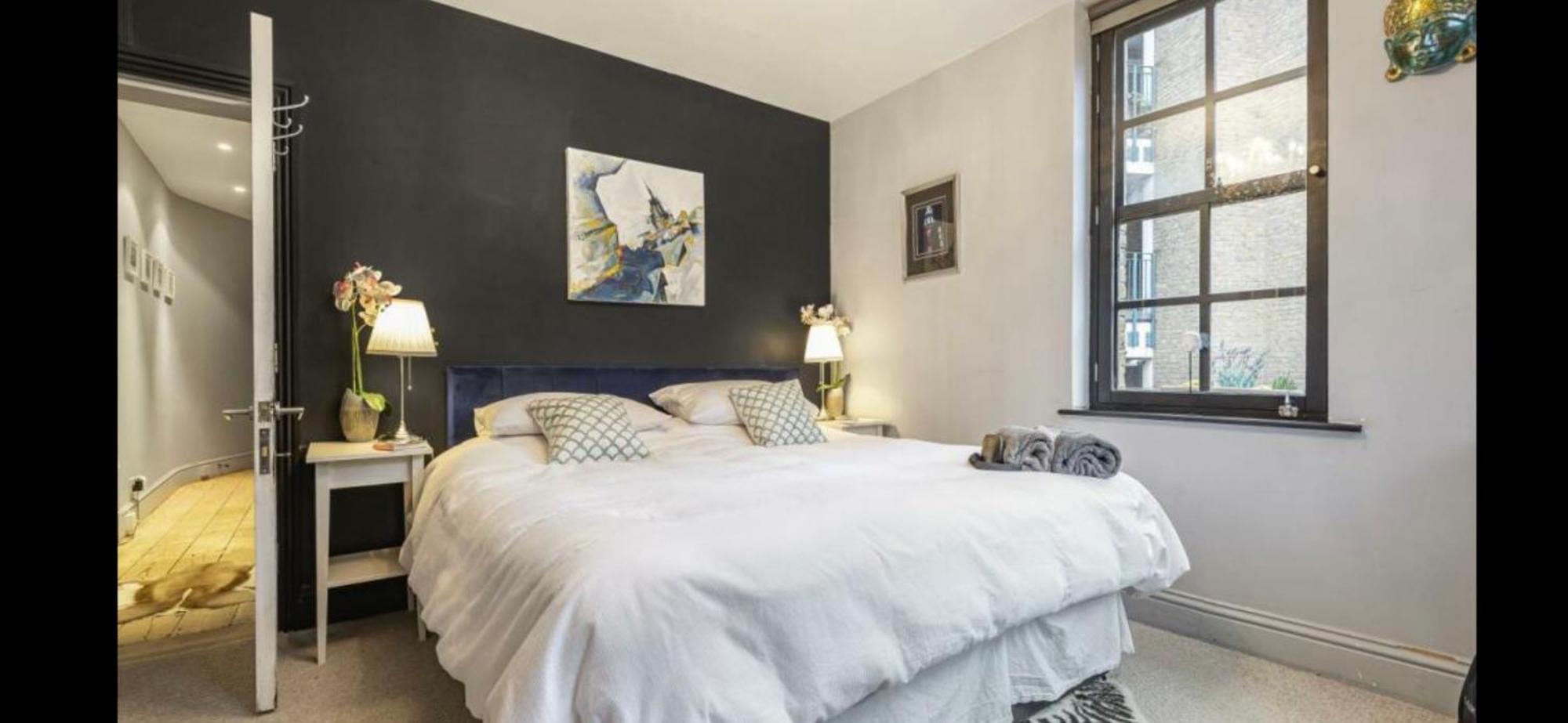 Tower Bridge, Boutique, Shad Thames Butlers Wharf Secure Parking , Balcony View Of Shard, Luxury With Van Parking Upto 4 Vans Ideal For Builders Shopfitters Secure Cctv * London