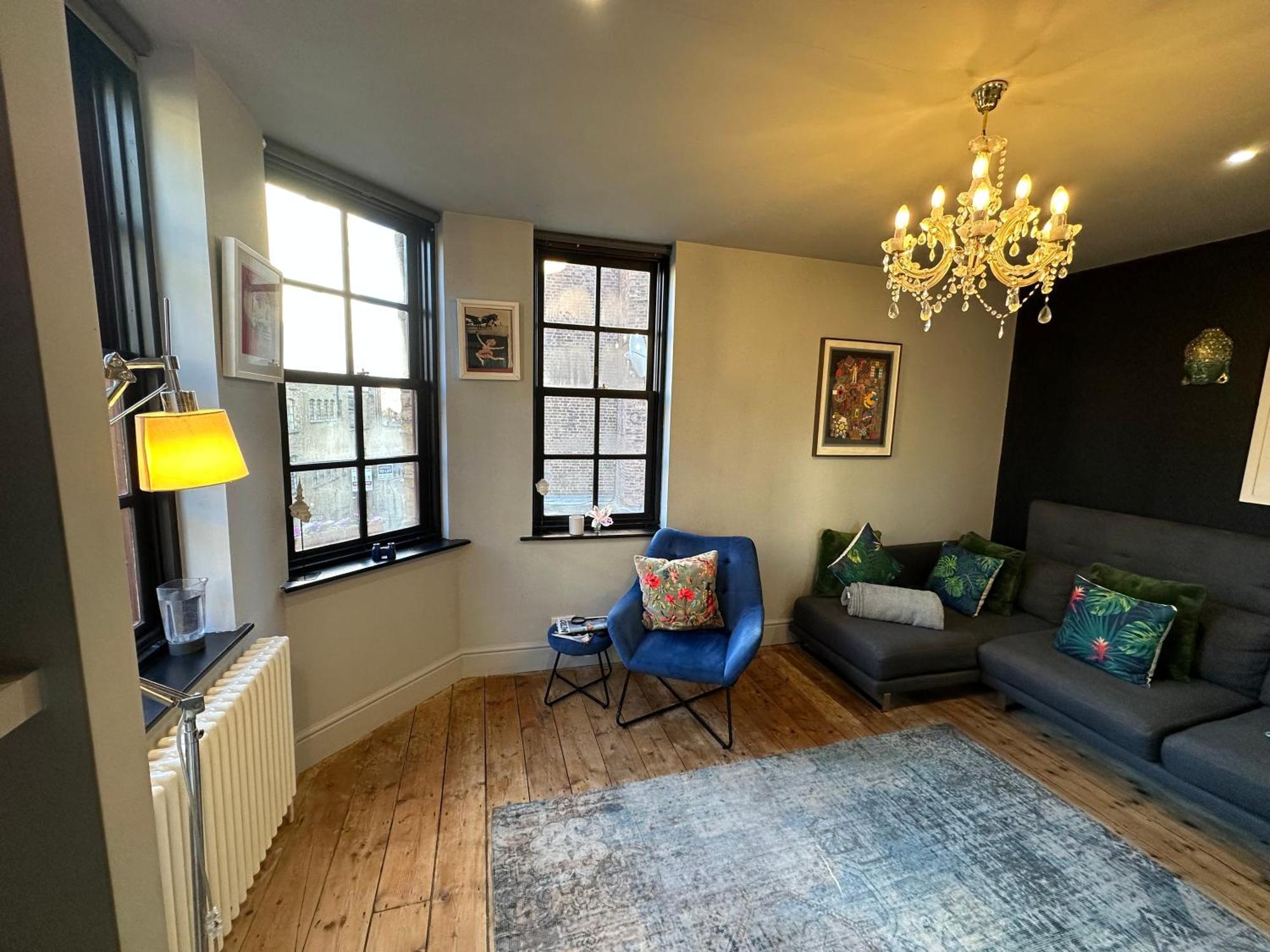 Tower Bridge, Boutique, Shad Thames Butlers Wharf Secure Parking , Balcony View Of Shard, Luxury With Van Parking Upto 4 Vans Ideal For Builders Shopfitters Secure Cctv Apartment *