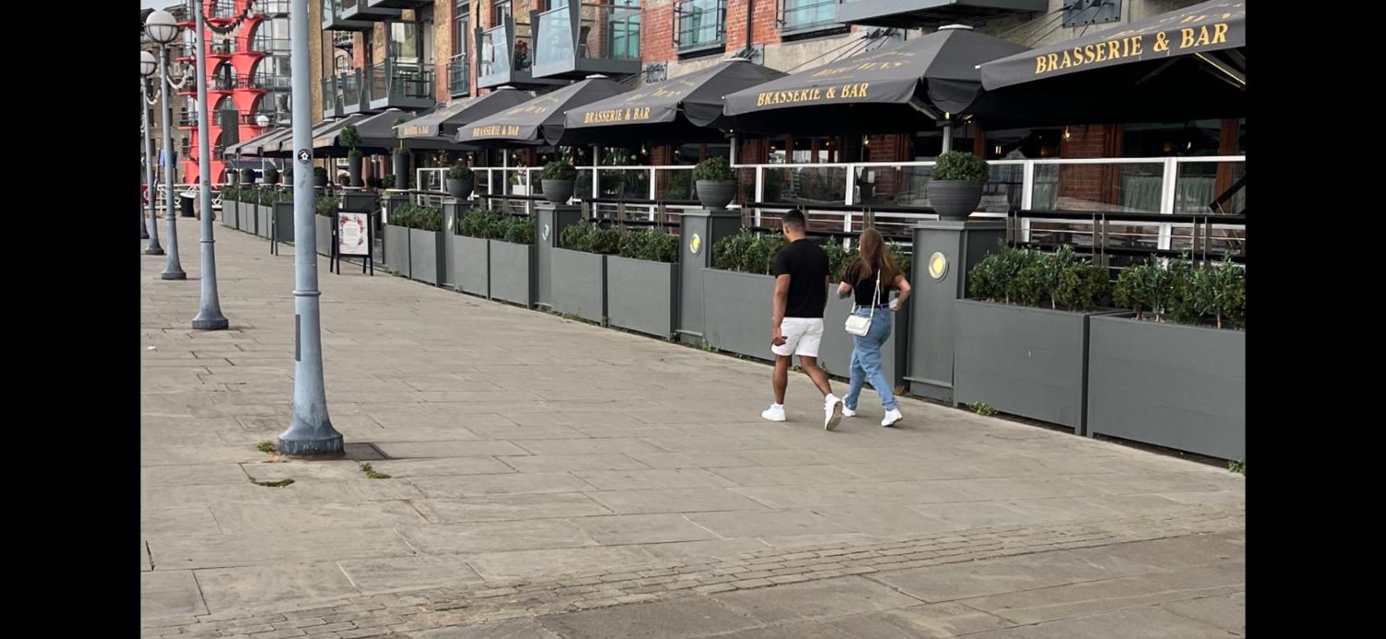 Tower Bridge, Boutique, Shad Thames Butlers Wharf Secure Parking , Balcony View Of Shard, Luxury With Van Parking Upto 4 Vans Ideal For Builders Shopfitters Secure Cctv Apartment