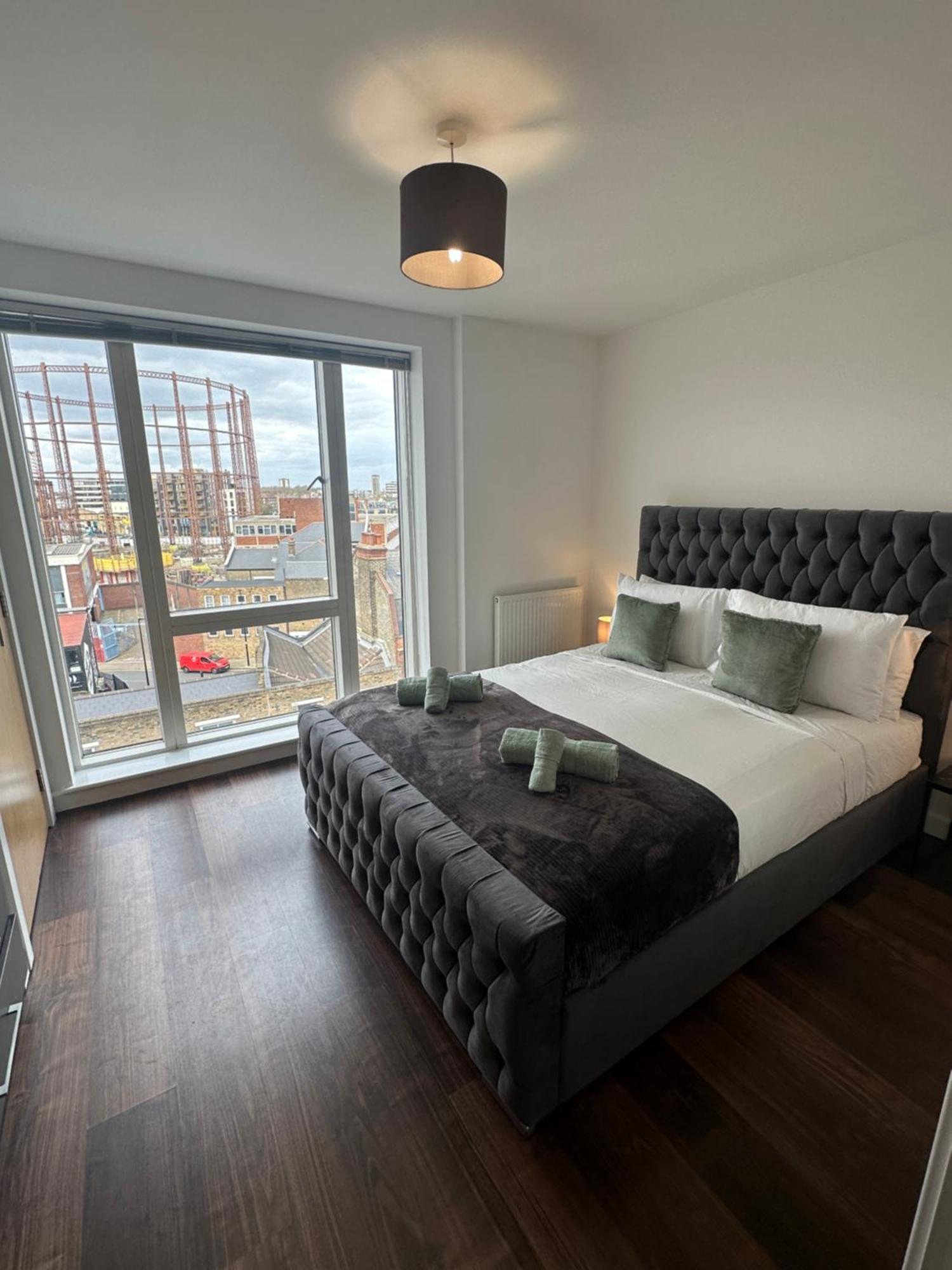 Lift & Free Parking, Modern 1 Bed Flat In Shoreditch Next To Train Station Apartment