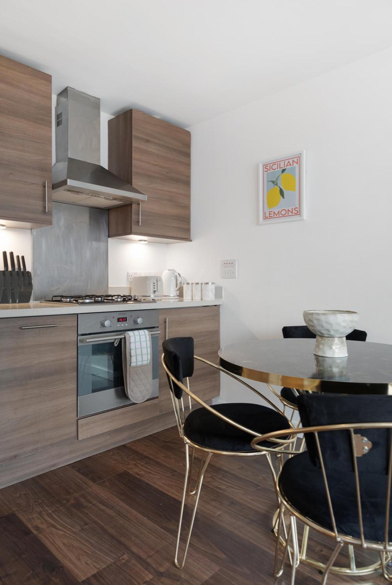 Apartment Lift & Free Parking, Modern 1 Bed Flat In Shoreditch Next To Train Station *