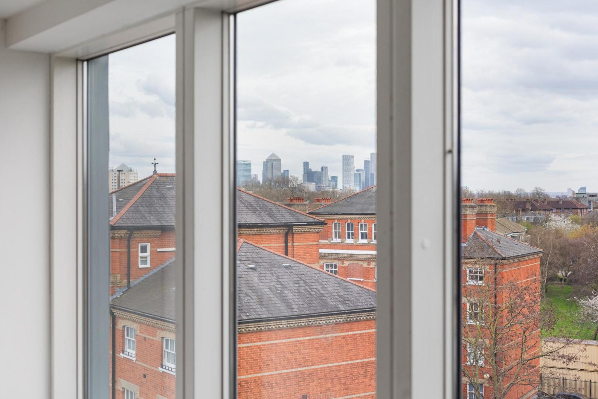 Lift & Free Parking, Modern 1 Bed Flat In Shoreditch Next To Train Station