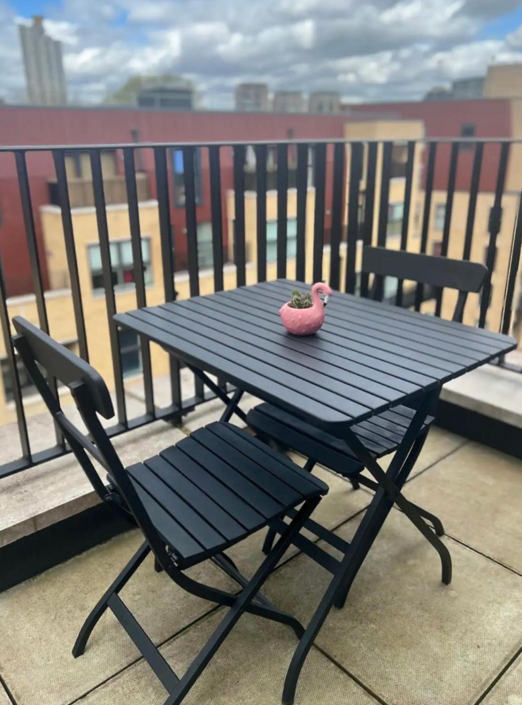 Private In With Balcony Homestay
